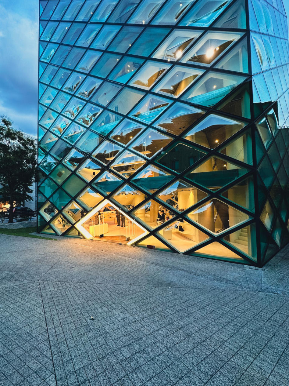 178 Prada Aoyama