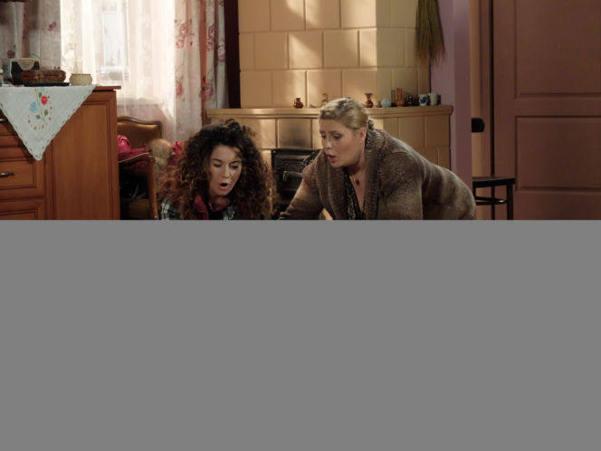 Pierwsza miłość. Kulasowa (Monika Fronczek), Paulina (Julia Pogrebińska), Kazanowa (Elżbieta Romanowska)