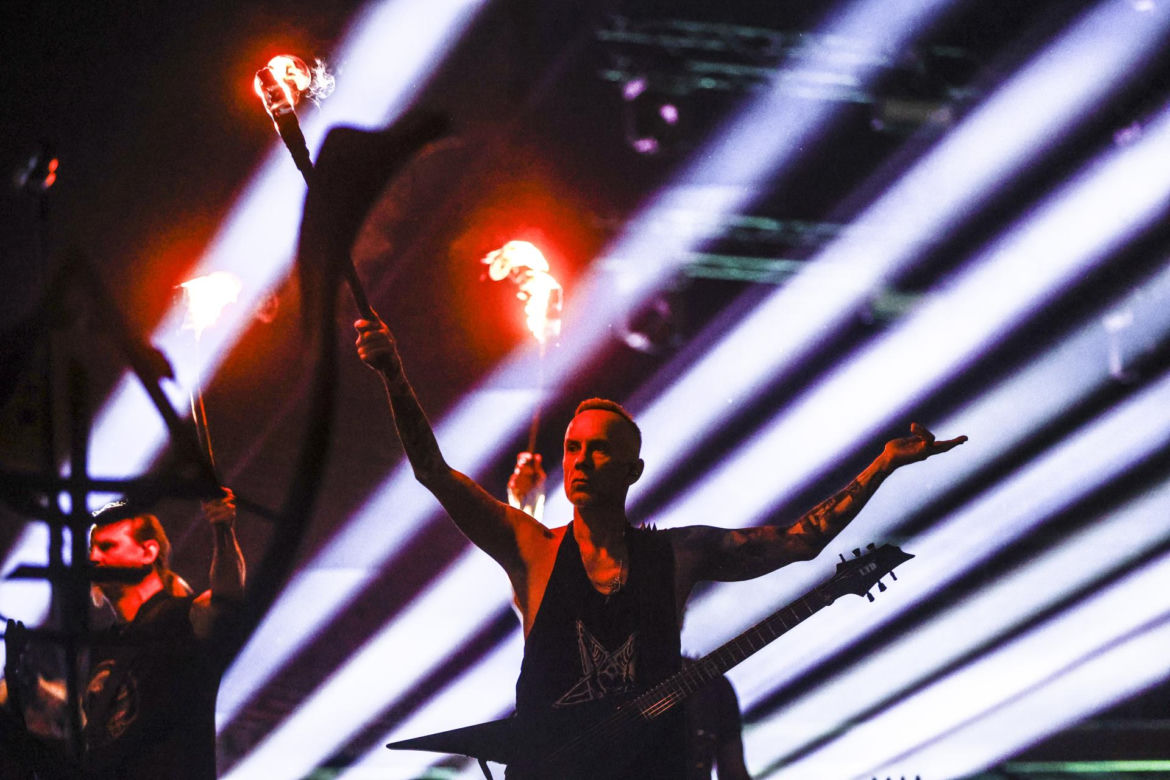 Kiedyś mroczny metalowiec z podziemia. Tak na przestrzeni lat zmieniał się Adam Darski z Behemotha
