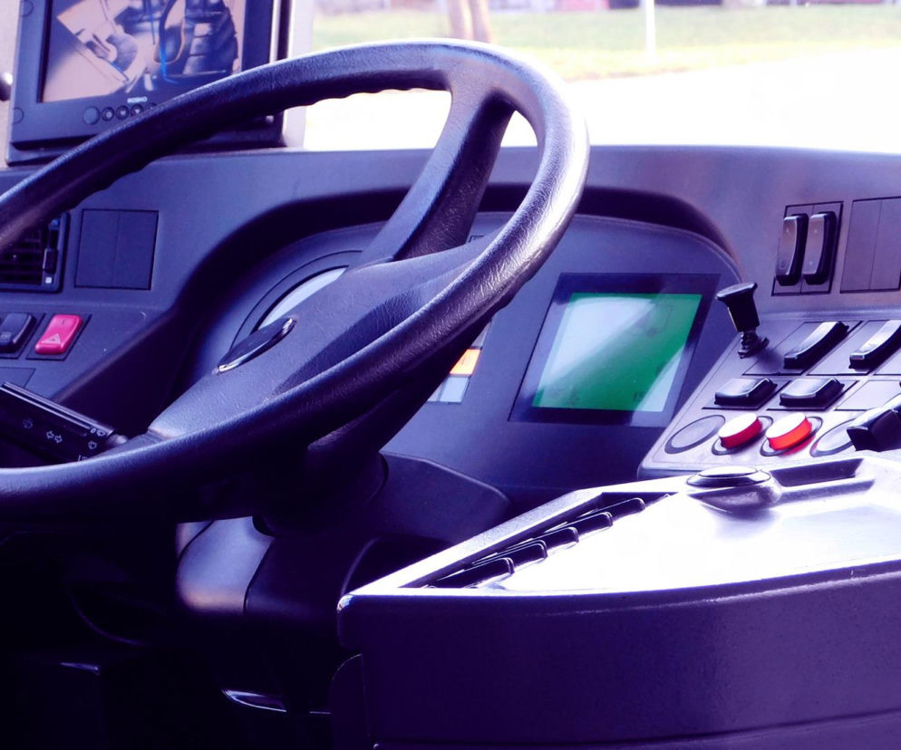Śląskie: Pijany kierowca miejskiego autobusu potrącił kobietę