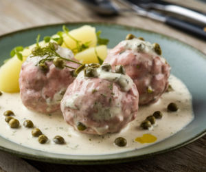 Klopsy królewieckie (Königsberger Klopse) – zapomniany klasyk o smaku, który zaskakuje