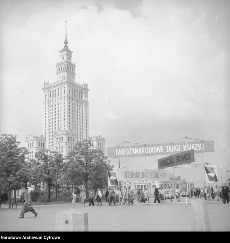QUIZ PRL. Pałac Kultury i Nauki w Warszawie. Zmierz się z historią dziarskiego 70-latka? 