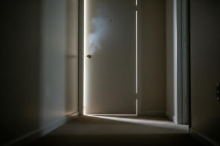 Pożar w Zamościu. Policjant bohater trafił do szpitala, co się stało?