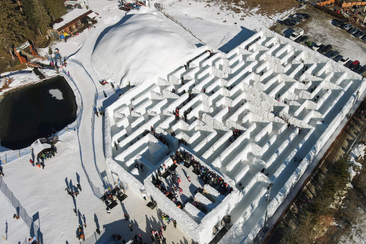 Śnieżny Labirynt Snowlandia w otoczeniu Tatrzańskiego Parku Narodowego w Zakopanem