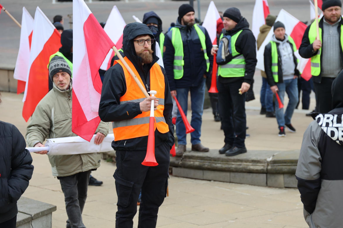 Protest rolników 20 marca w Lublinie. Przeszli ulicami miasta pod LUW