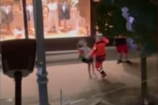 Poznań: Bójka z udziałem ratownika medycznego! Wstrząsające nagranie!