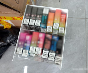 9 osób zatrzymanych, w tym 6, wobec których wszczęto procedurę wydalenia z Polski - to bilans akcji policji w centrum handlowym w Wólce Kosowskiej