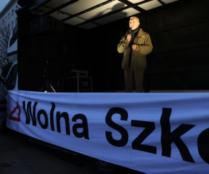Protest przeciwko Lex Czarnek przez Sejmem