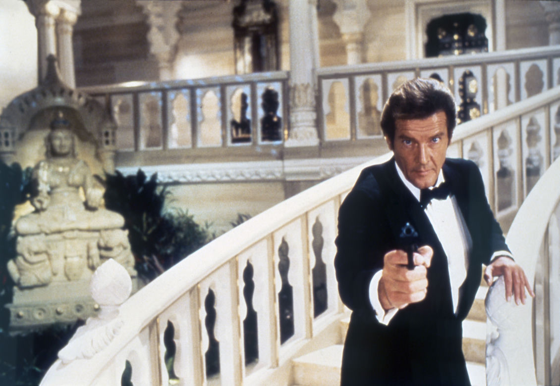 ROGER MOORE.