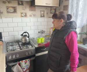 Dramat 67-letniej pani Basi. W mieszkaniu ma 14 stopni, ogrzewa się kuchenką gazową!