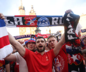 Dramat podczas fety Wisły Kraków. 11-latka trafiona petardą trafiła do szpitala