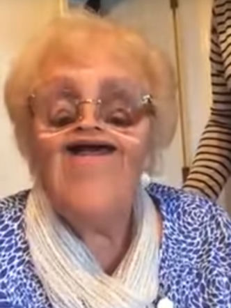 Babcia wariuje na punkcie zmiany twarzy