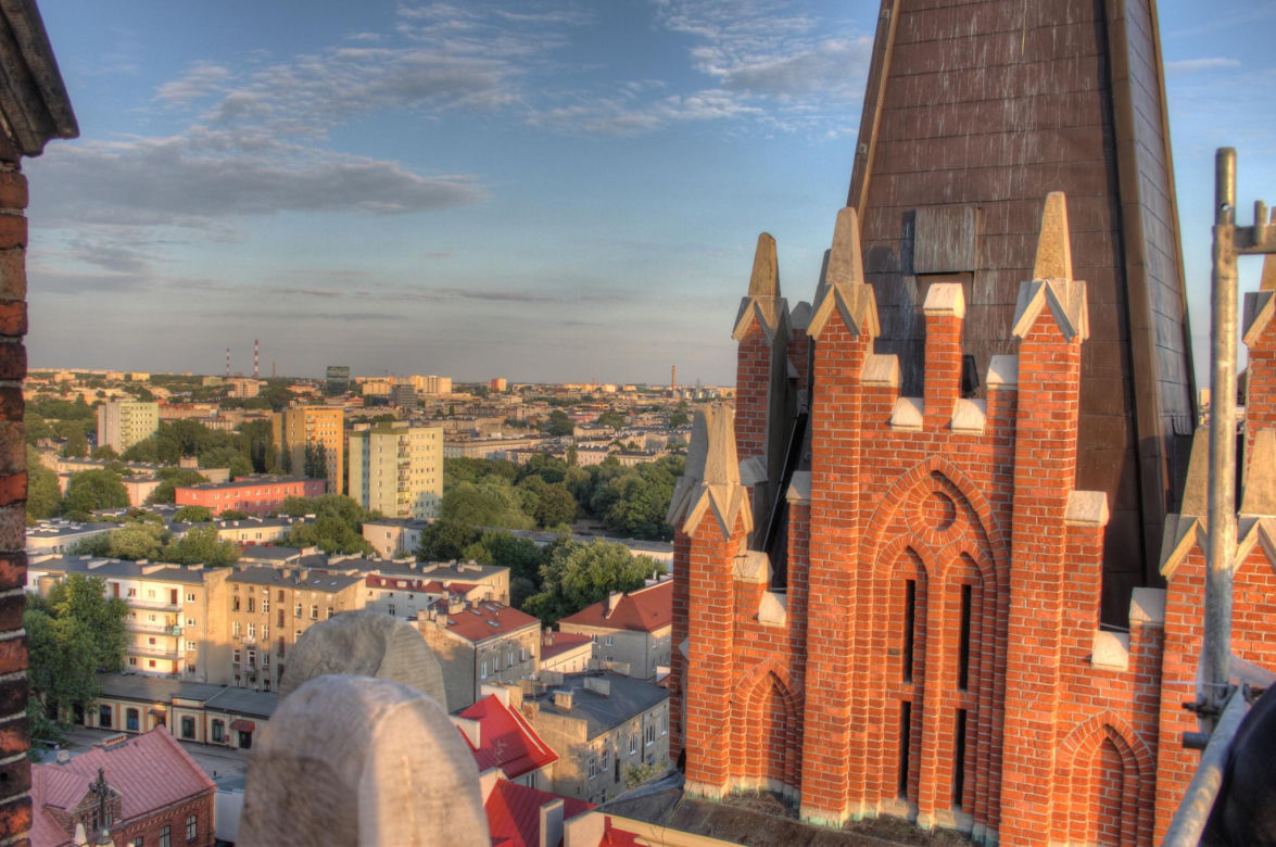 Widoki z wież kościoła na Placu Kościelnym