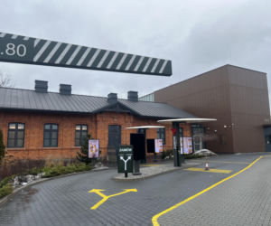 Nietypowy McDonald's przy ul. Radzymińskiej w Warszawie