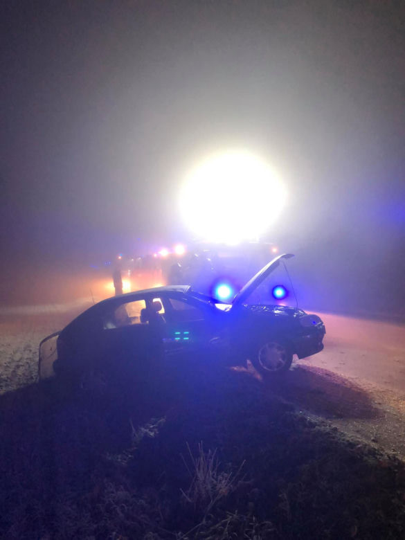 O włos od tragedii pod Bydgoszczą! Strażacy uratowali uwięzionego kierowcę 