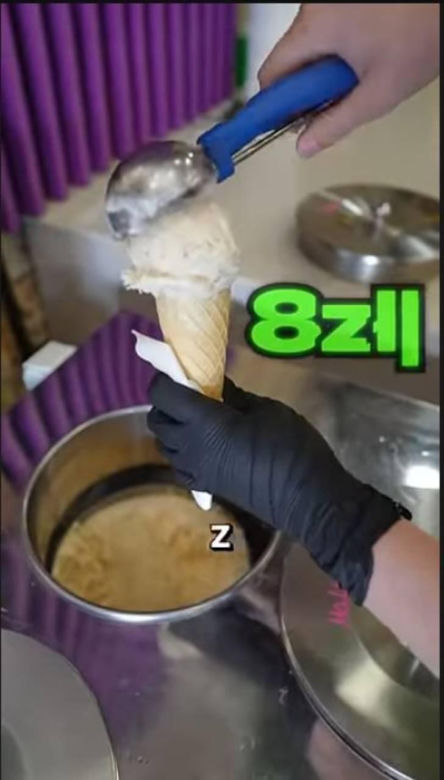Książulo zjadł lody o smaku... kebaba. Tak je ocenił: "Chory pomysł" 