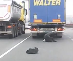 Uciekinier wypadł z tira