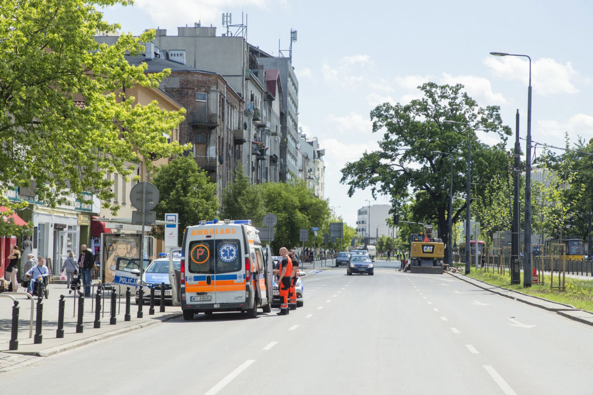 Utrudnienia na Targowej spowodowane przewróconą ciężarówką