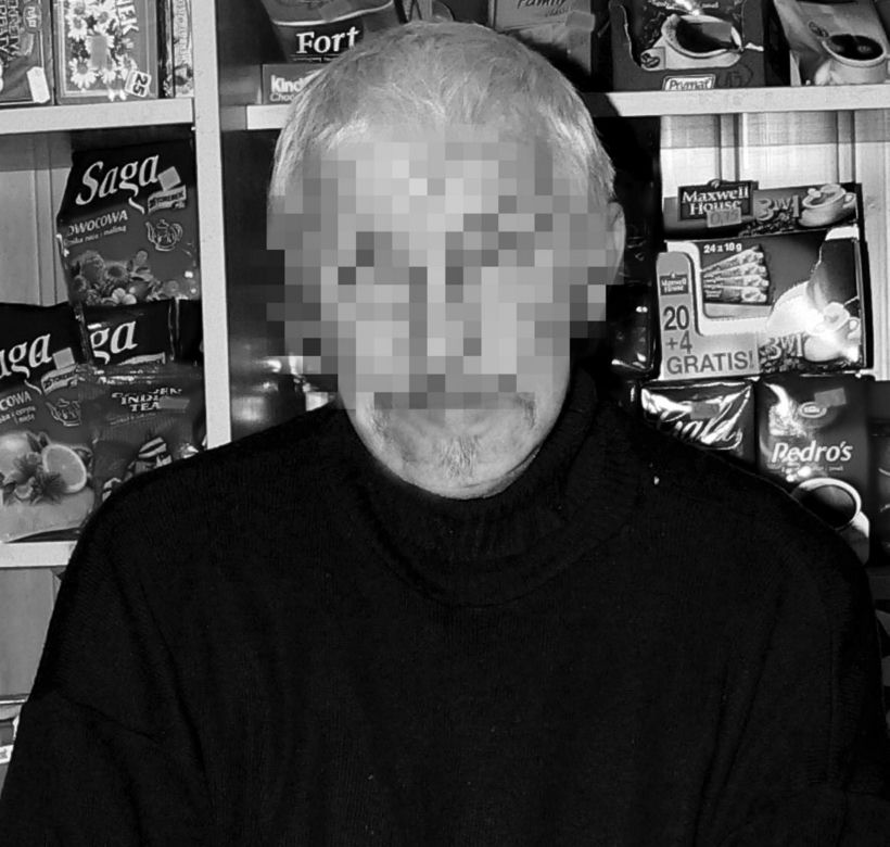 Koszmarny wypadek 69-letniego emeryta z Siedlec. Odśnieżał dach spadł z drabiny zmarł w szpitalu. 
