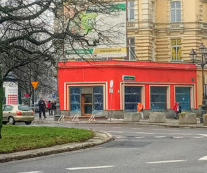 Przemalowana fasada pawilonu przy pl. Zgody