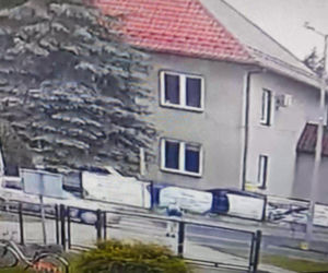 86-latek z impetem wjechał w dziecko! Pokazali wszystko na nagraniu. Włosy stają dęba