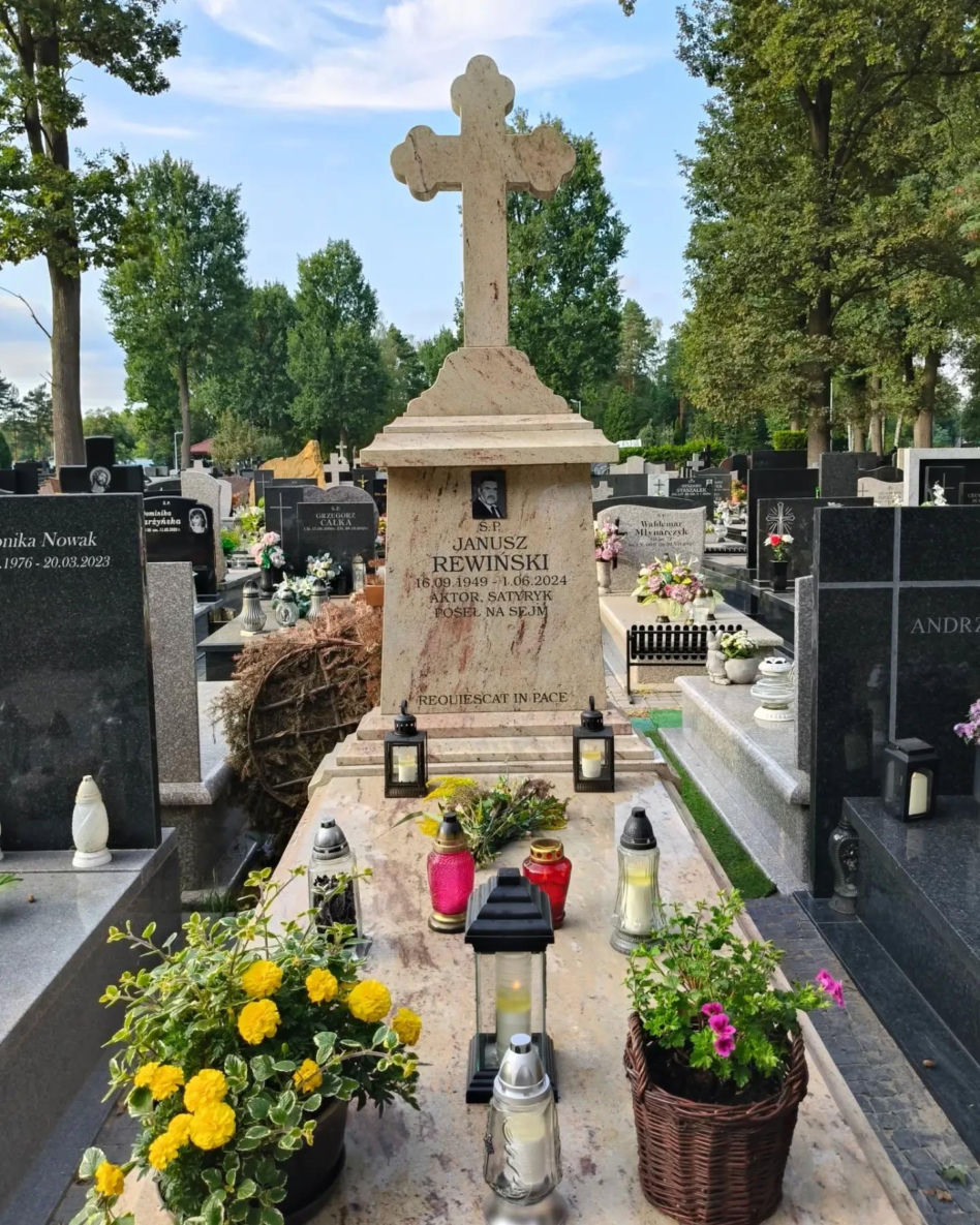 Grób Janusza Rewińskiego