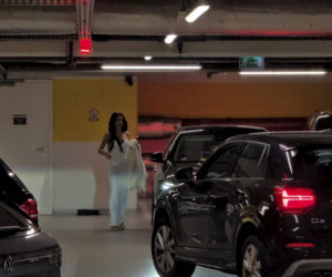 Justyna Steczkowska przemyka po parkingu w otoczeniu ochroniarzy