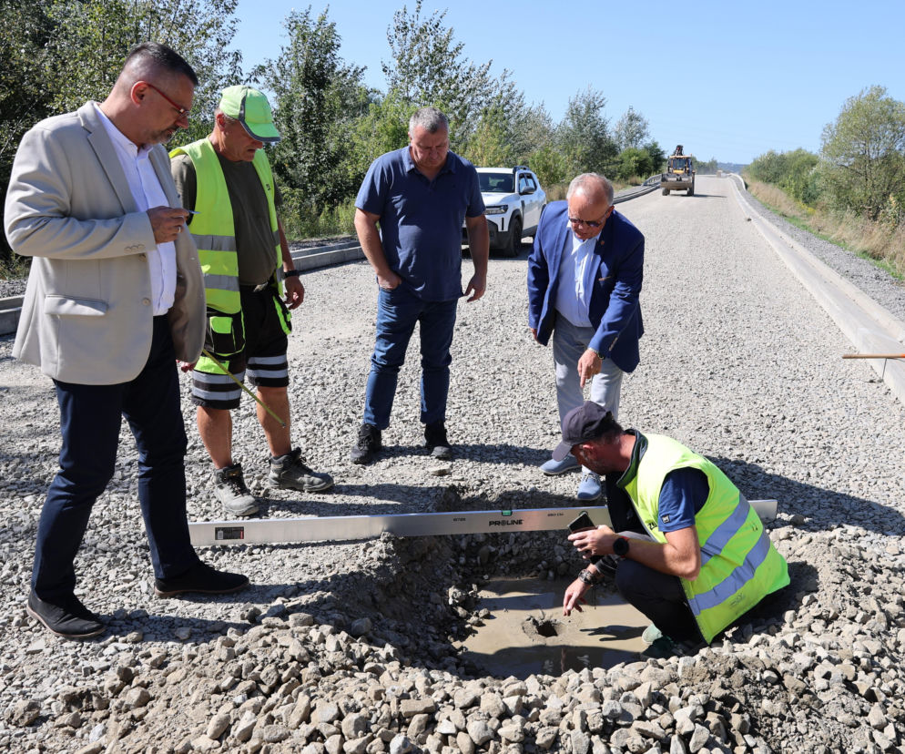 Trwa remont zachodniej obwodnicy Nowego Sącza.  Są już pierwsze warstwy asfaltu