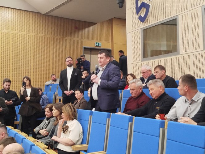 Protest rolników na spotkaniu z ministrem rolnictwa na Uniwersytecie w Siedlcach