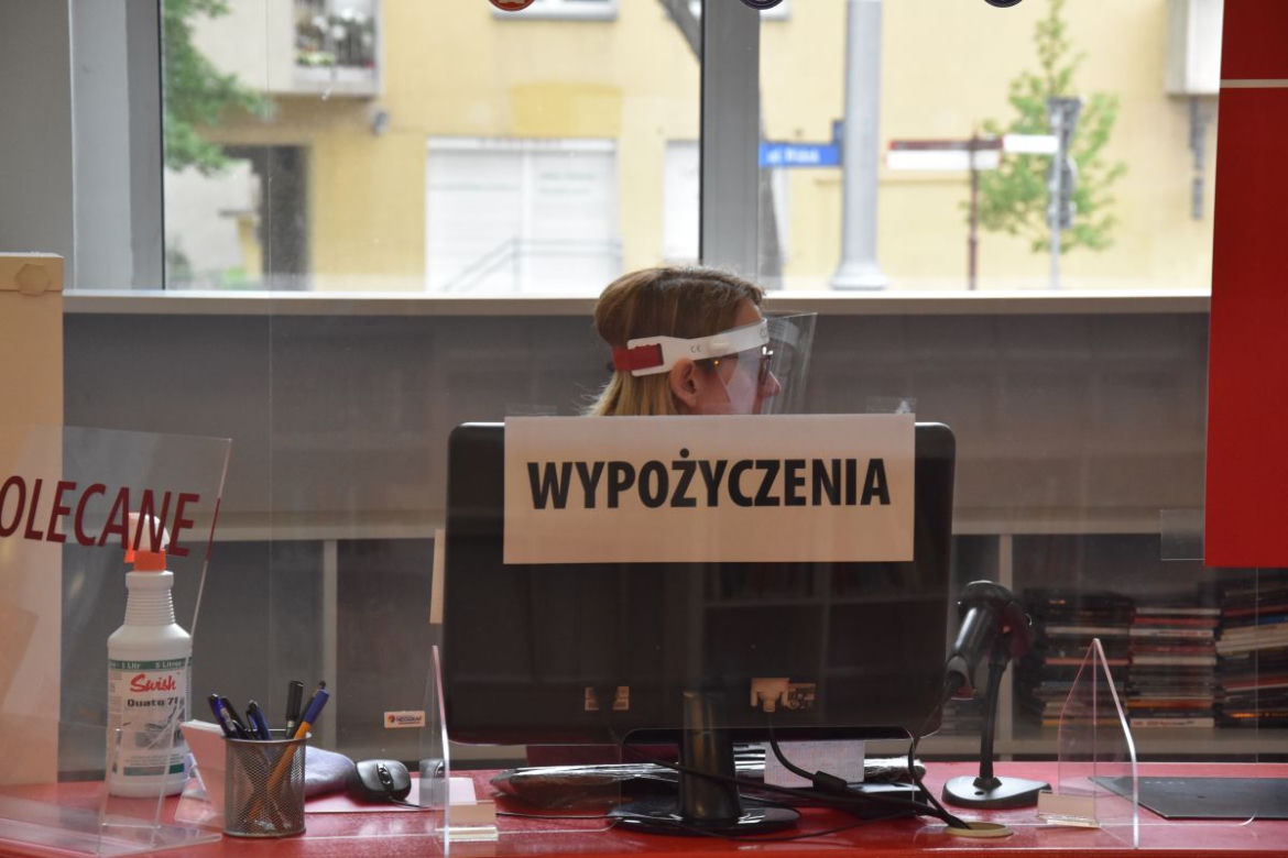 Biblioteki już otwarte. Tak teraz wygląda wypożyczanie lektur! Książki na kwarantannie [ZDJĘCIA] 
