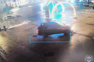 Kierujący mitsubishi dostał 154 punkty karne! 29-latek jeździł nawet chodnikiem. Szalony rajd po rynku w Kielcach