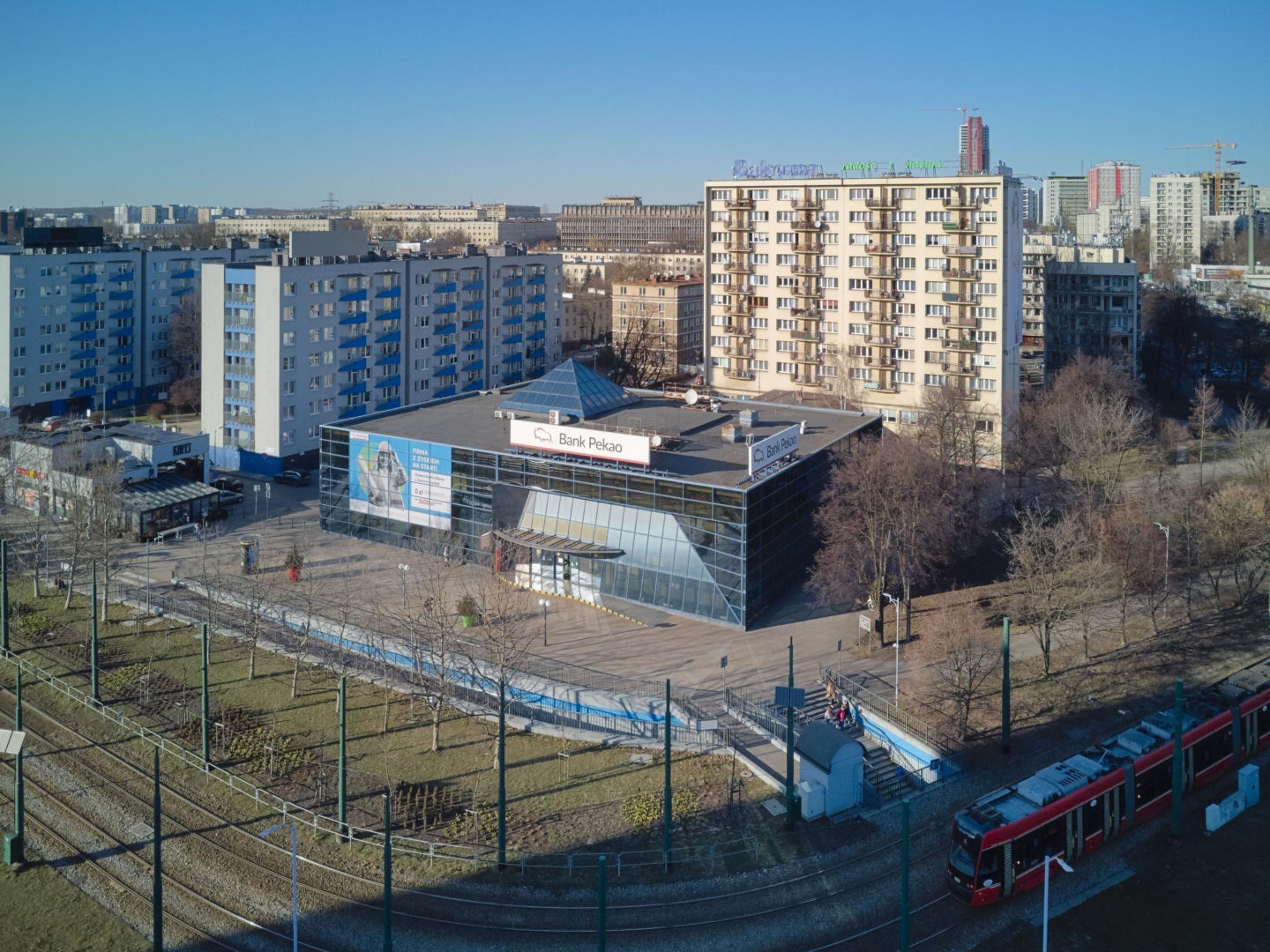 Budynek w marcu 2026 roku, jeszcze jako placówka Banku Pekao