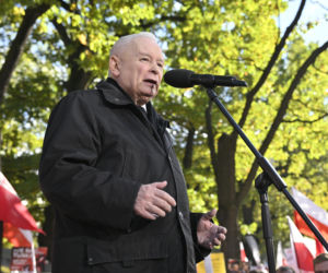 Jarosław Kaczyński w trakcie protestu przed Trybunałem Konstytucyjnym