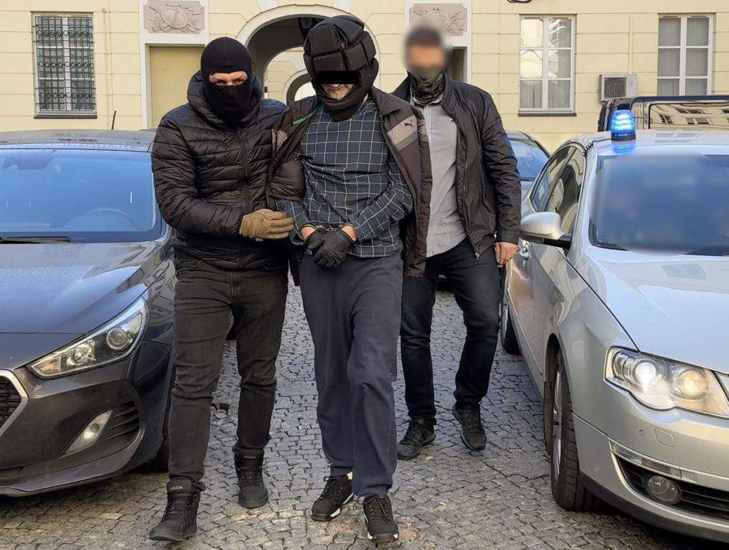 Policja zatrzymała podejrzanego o atak na biuro PO
