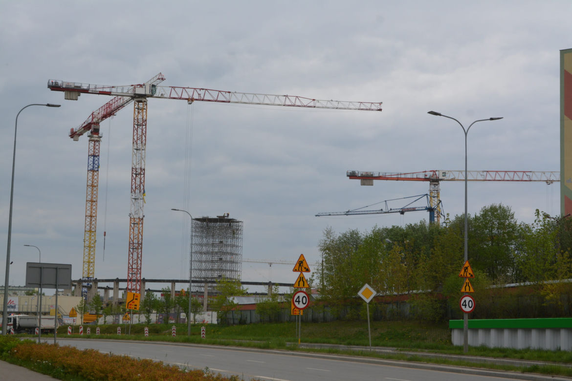 Olsztyńska Urania pnie się w górę. Kopuła coraz bliżej [ZDJĘCIA]