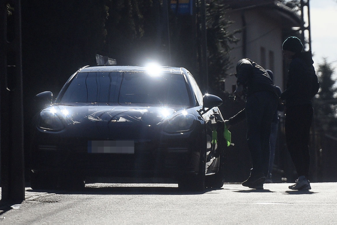 Tata wypucował Idze porsche