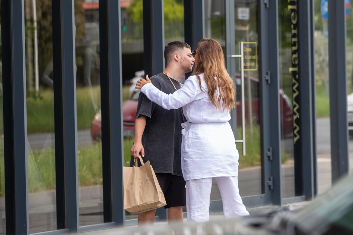 Edyta Górniak dokarmia syna