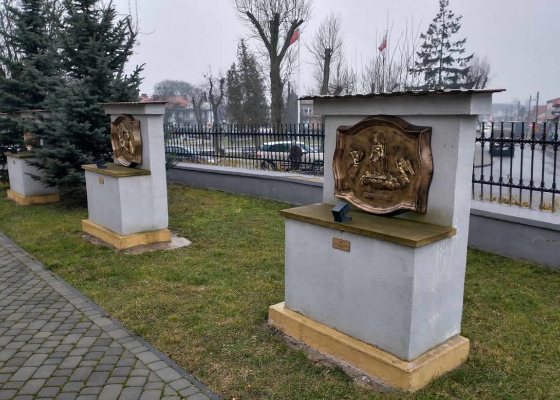 To miasto w województwie łódzkim zachwyca zabytkowym rynkiem. W średniowieczu stało się sławne