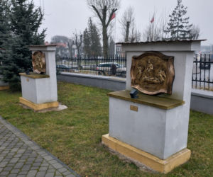 To miasto w województwie łódzkim zachwyca zabytkowym rynkiem. W średniowieczu stało się sławne