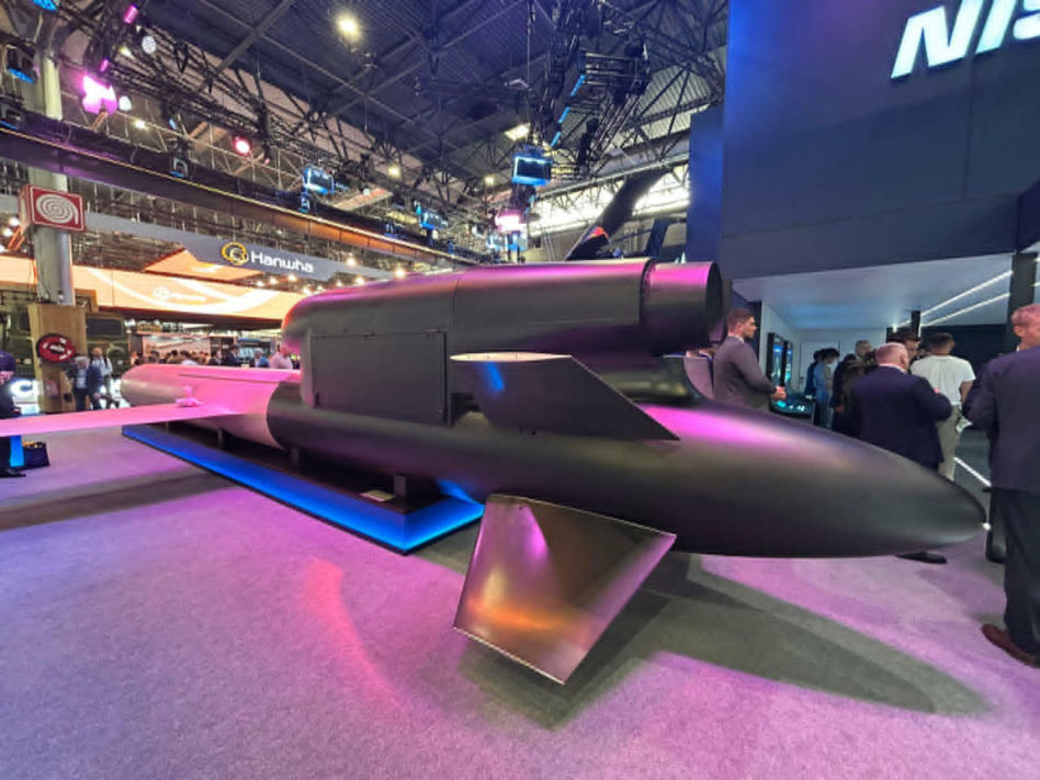 FP-5 „Flamingo” i makiety rakiet FP-7 oraz FP-9