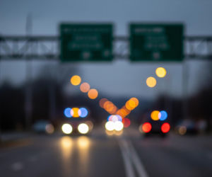 Dramatyczny pościg w Chojnowie. Jak kierowca ranił dwóch policjantów?