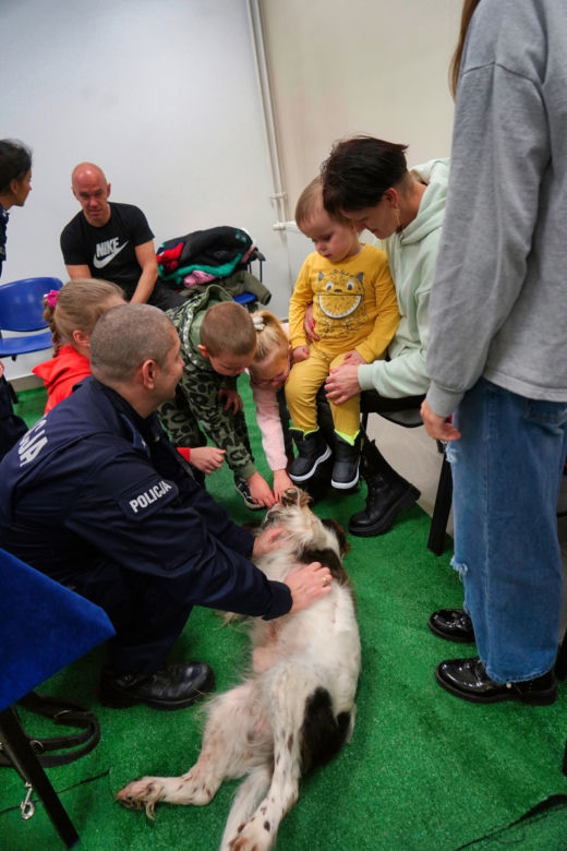 Policjanci z Bydgoszczy spełnili marzenie chorego na nowotwór Natanka! Piękny gest [ZDJĘCIA] 