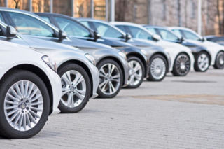 Darmowe ogłoszenia samochodowe – jak sprzedać auto w sieci?