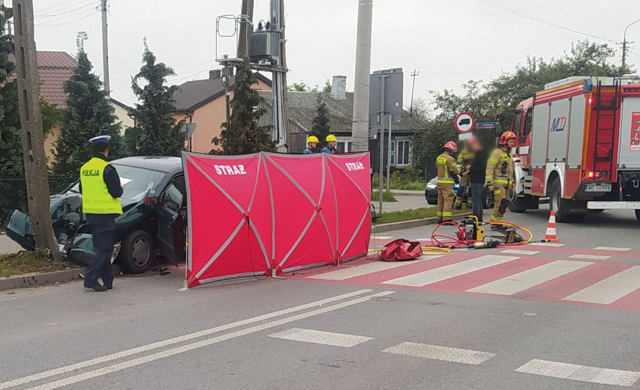Dramatyczny wypadek w Siedlcach. Zasłabł za kierownicą i huknął hondą w słup. Nie żyje