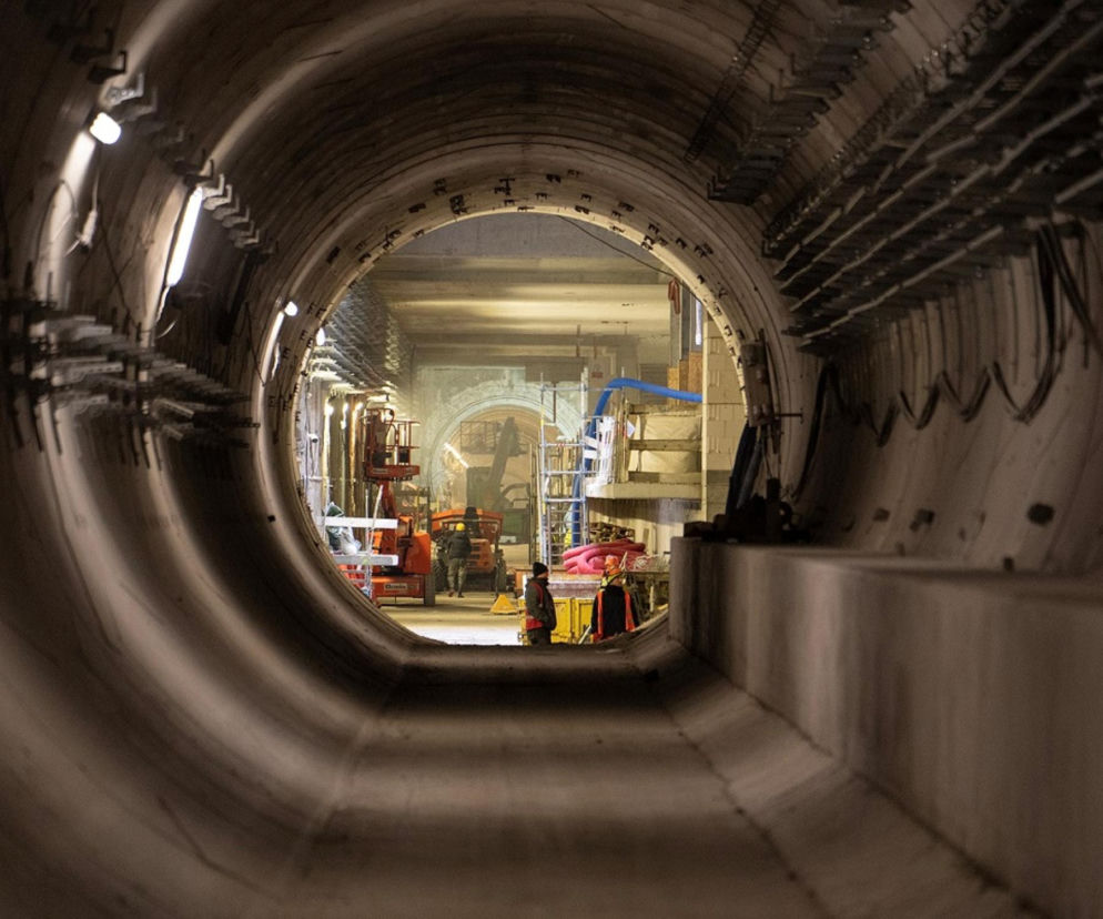 Perony już gotowe. Zakończenie budowy nowych stacji metra w Warszawie jest coraz bliżej