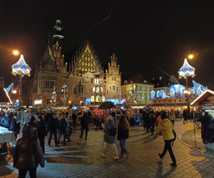 Jarmark Bożonarodzeniowy we Wrocławiu po zmroku. Robi wrażenie! [ZDJĘCIA]
