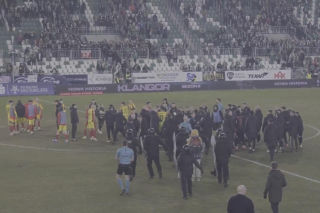 Skandal na Radomiak - Korona! Jedna osoba pojechała do szpitala. Zalał się krwią! [ZDJĘCIA]