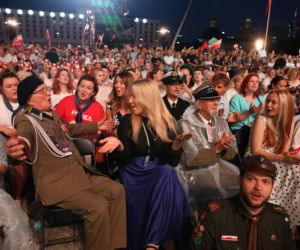 Rodzina Nawrockich śpiewa (nie)zakazane piosenki)
