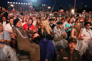 Rodzina Nawrockich śpiewa (nie)zakazane piosenki)