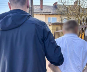 Partnerka kryła 37-latka przed mundurowymi. Zbieg wybrał bardzo nietypową kryjówkę w sypialni